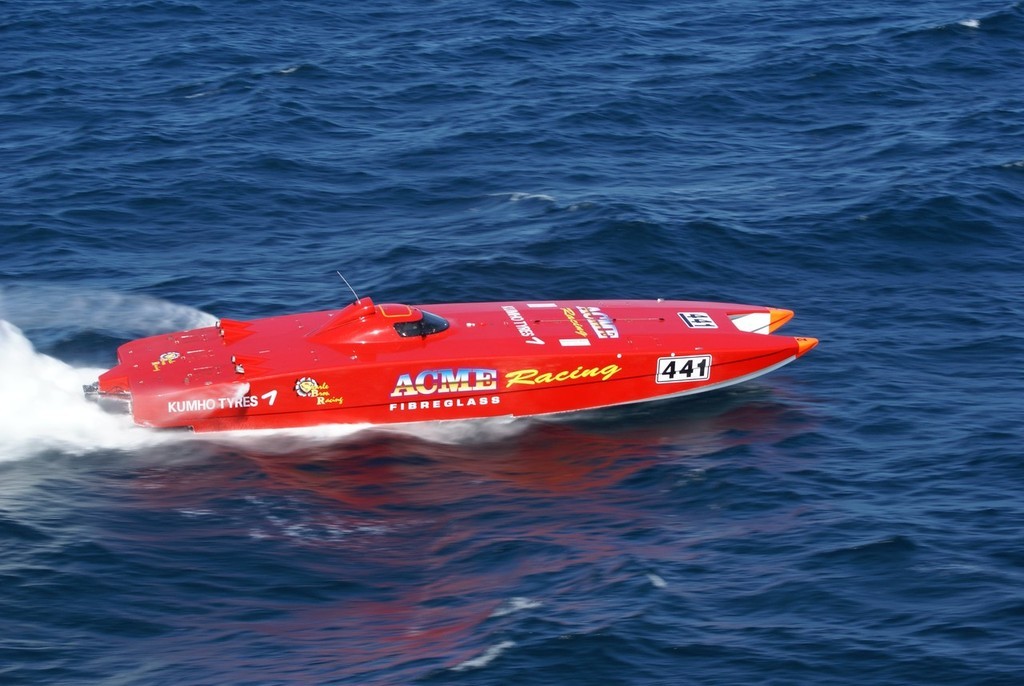 Steve Searle’s Skater, ’Acme Racing’, on its way to the chequered flag off the Gold Coast late last year. - new world record © Bob Wonders